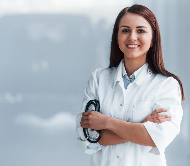 fröhliche Frau Ärztin